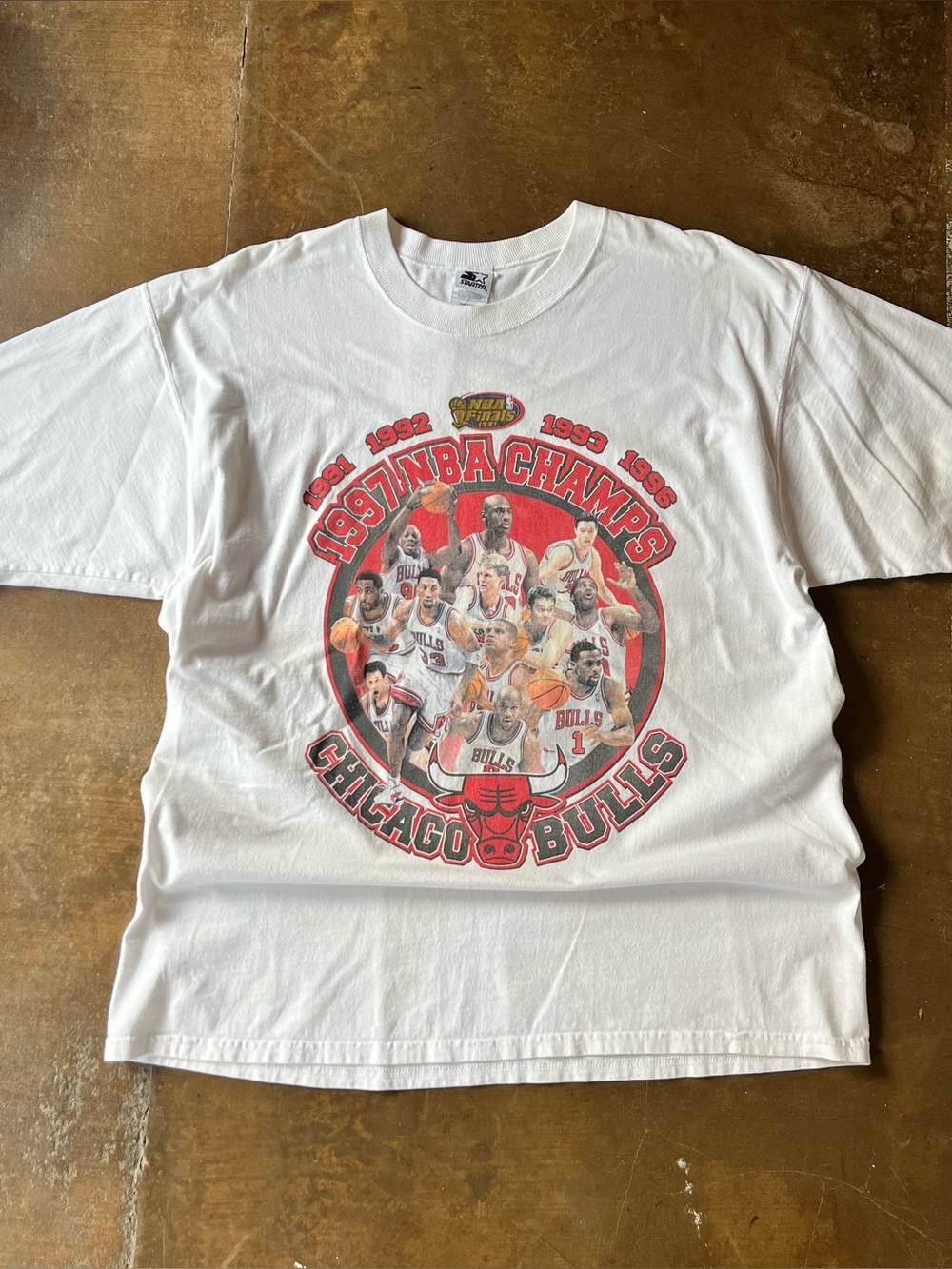 Vintage 90s 1997 Starter Chicago Bulls Basketball NBA Champs T-Shirt Unisex XL
